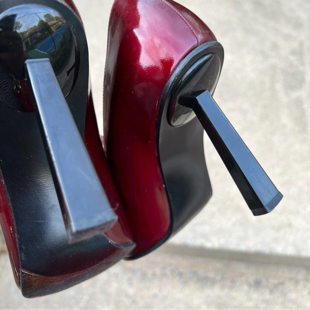 Stuart Weitzman Wine Patent Leather Pumps SZ.8.5. #005 - Picture 7 of 9